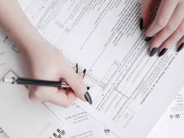 Statuts freelance : France vs Royaume‑Uni — comparatif pratique
