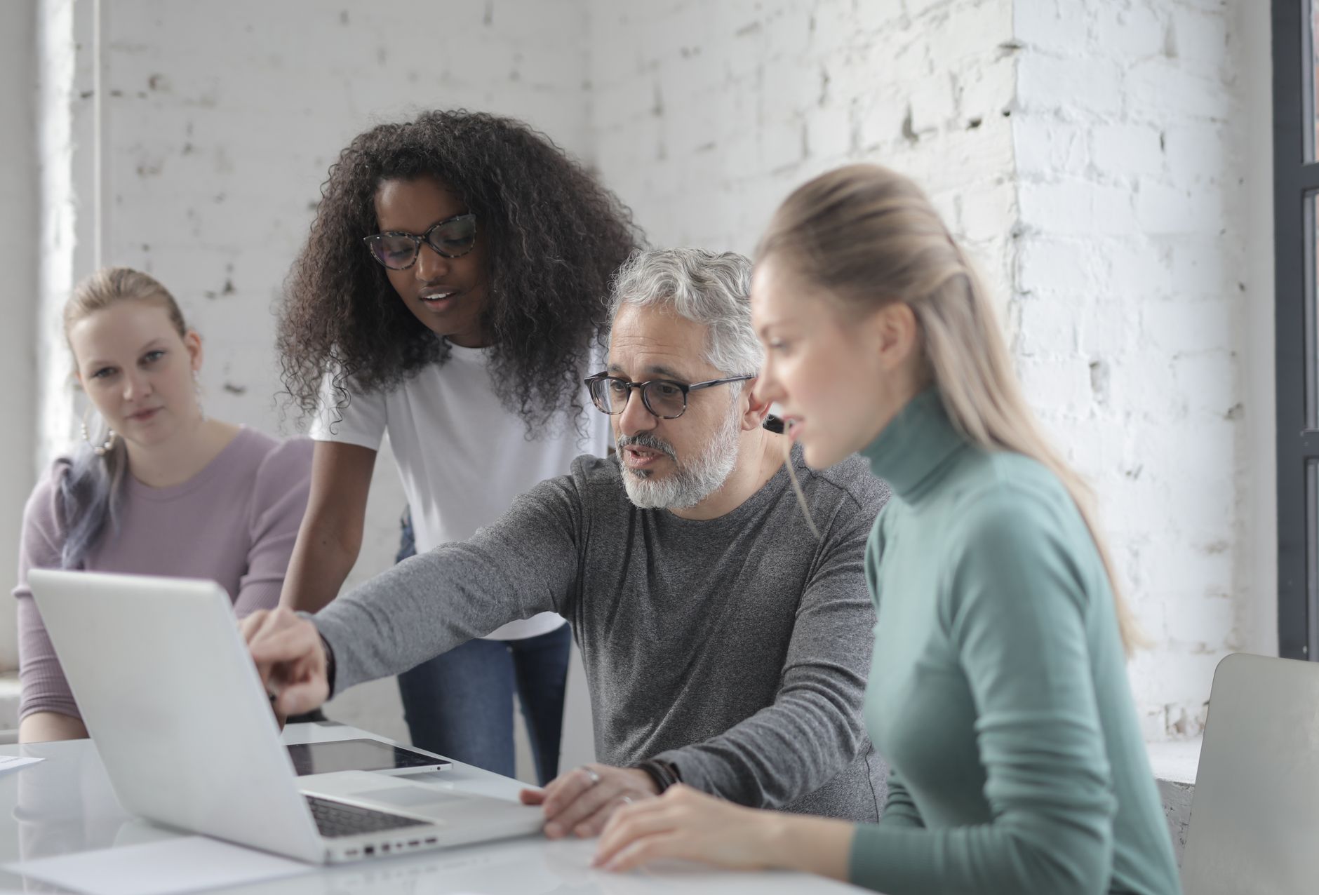 Comparatif des outils de gestion pour équipes offshore