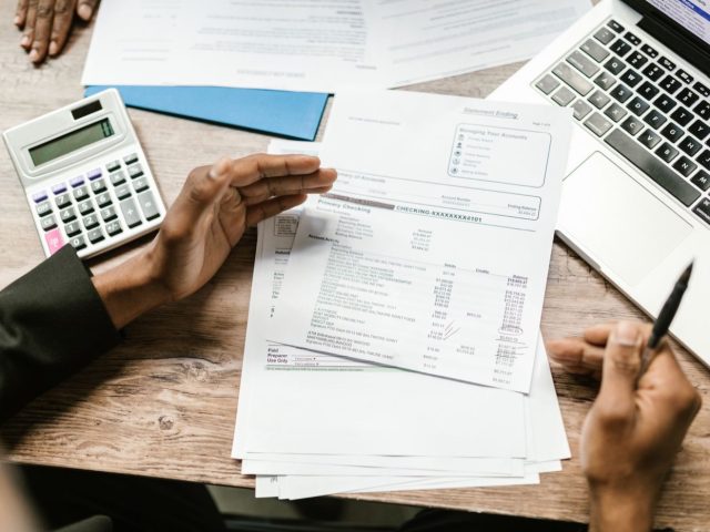 Deel vs Remote : externaliser la paie et l&rsquo;EOR