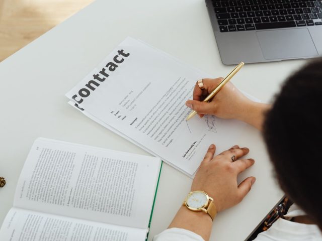 Clauses indispensables pour un contrat de travail à distance