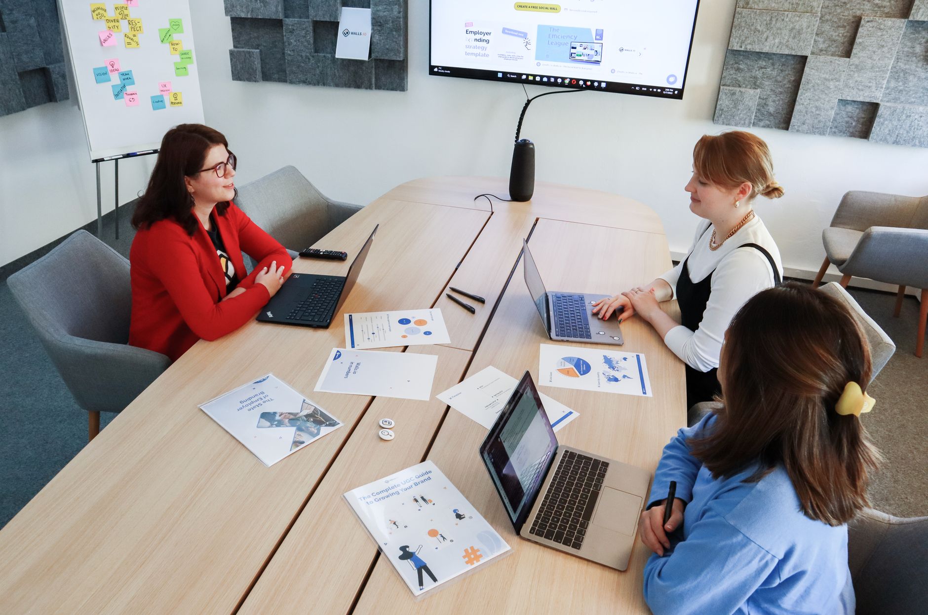 Deel ou PAPAYA Global : quel service pour l’emploi international