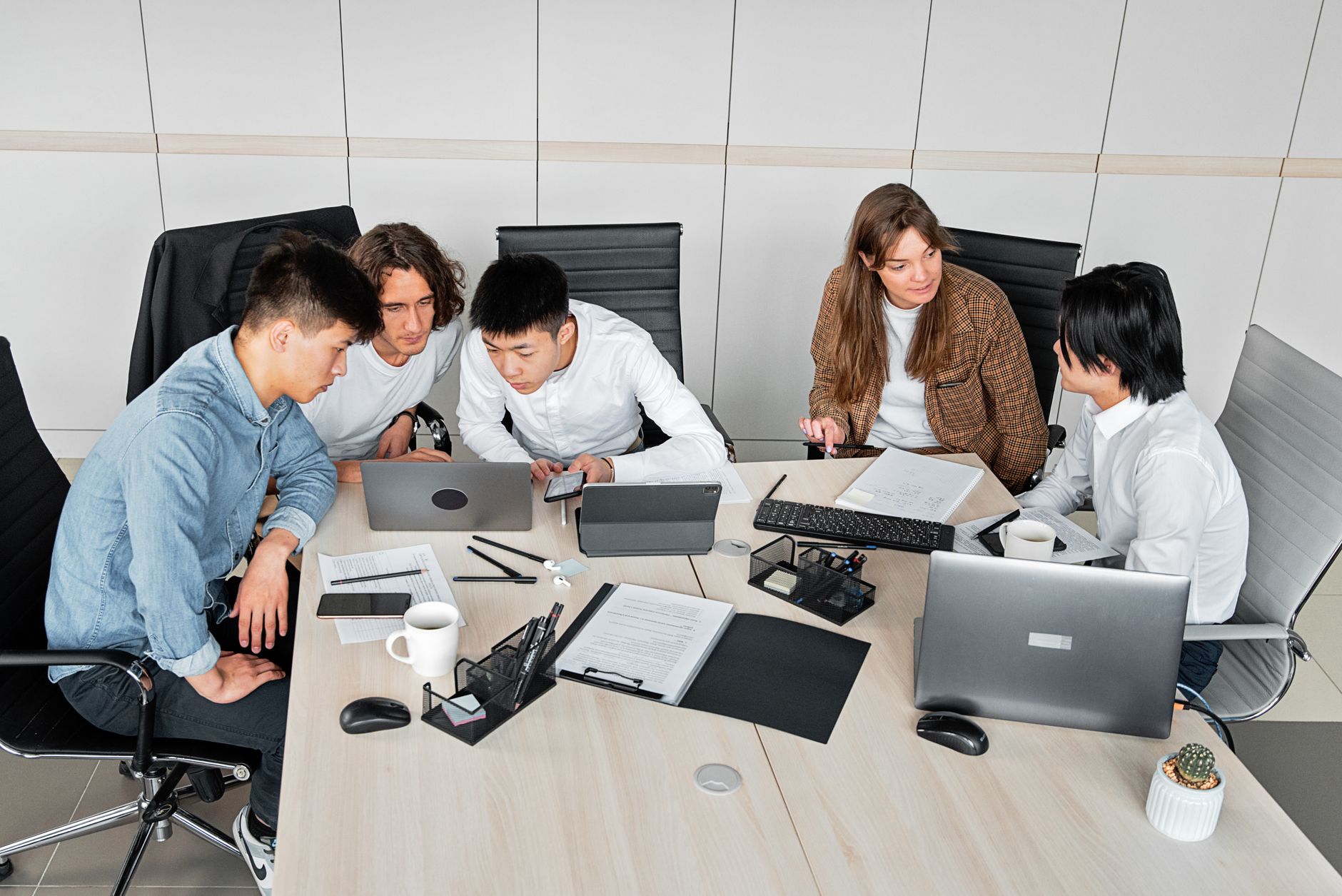 Oyster vs Velocity Global : choix EOR pour employer à l'étranger